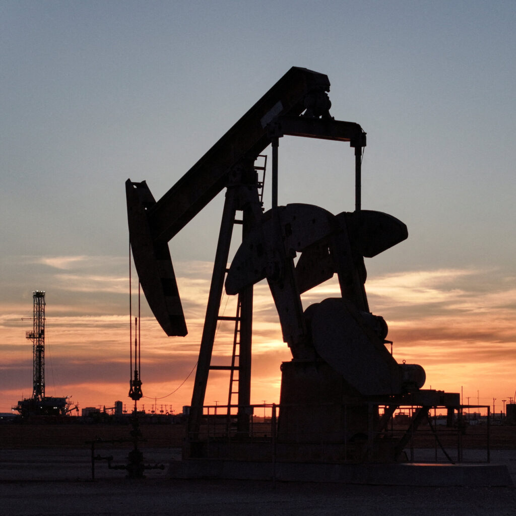 Even as War Rages, Investors Bet Oil Will Be Cheaper in a Few Months